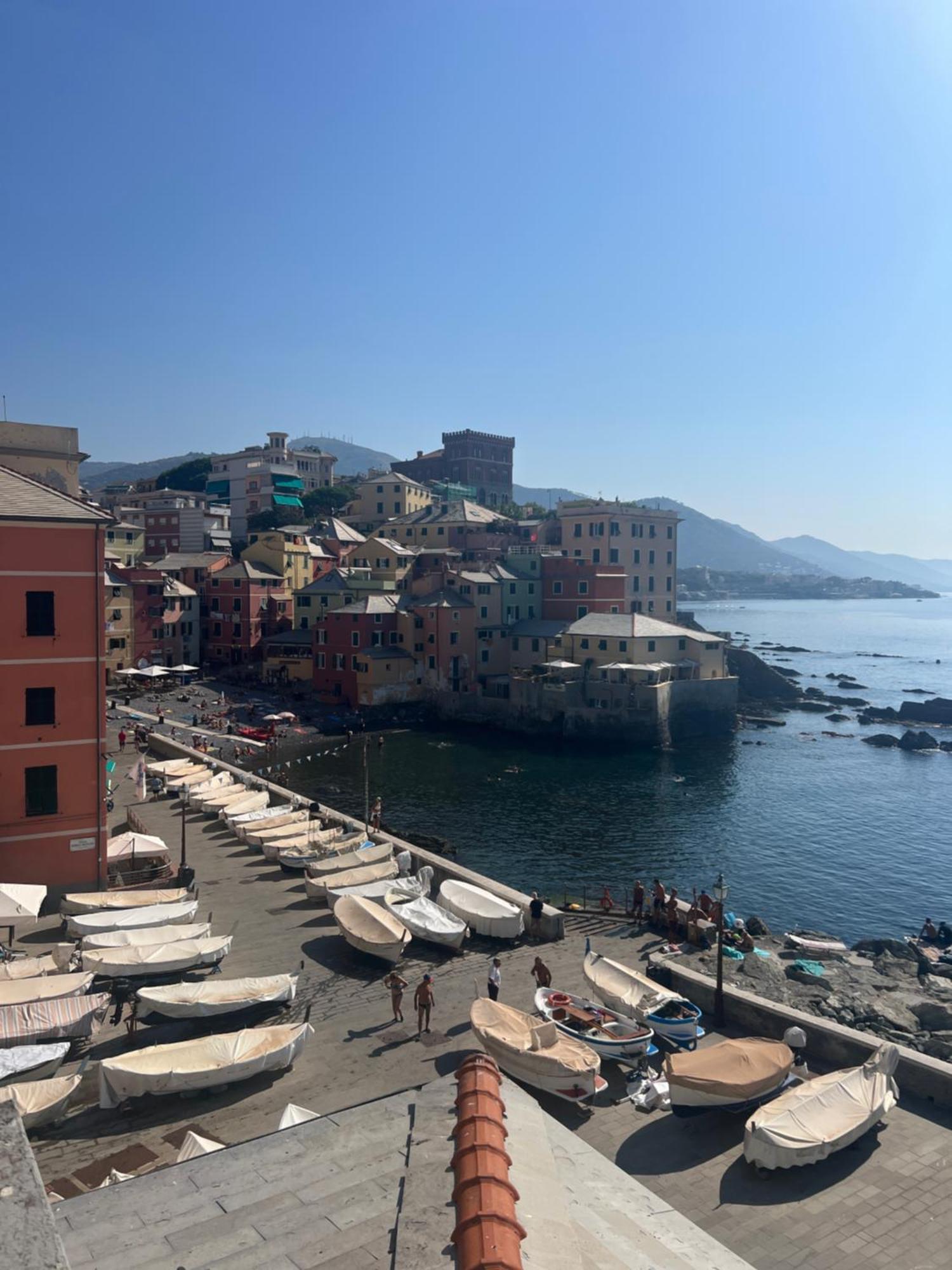 Happy Family Apartments Baia Boccadasse Genoa Exterior photo